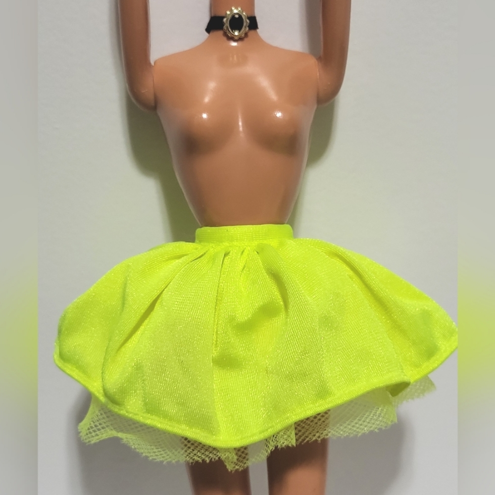 Vintage 1994 Cut and Style Barbie Accessories